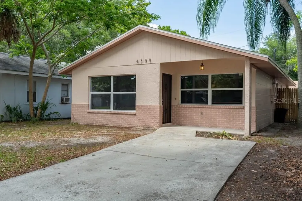 4359 Iris Street N St Petersburg FL 33714