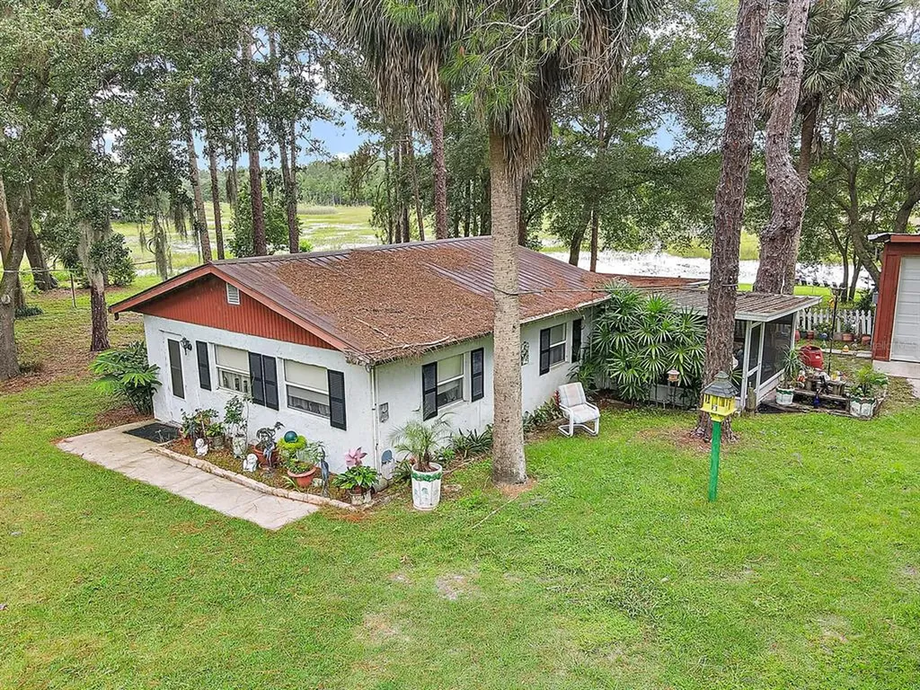 9570 SE 188th Court Ocklawaha FL 32179
