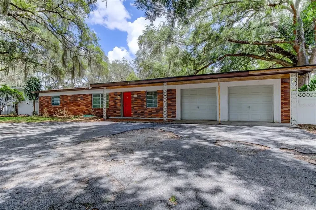 1405 Dorsett Place Tampa FL 33612