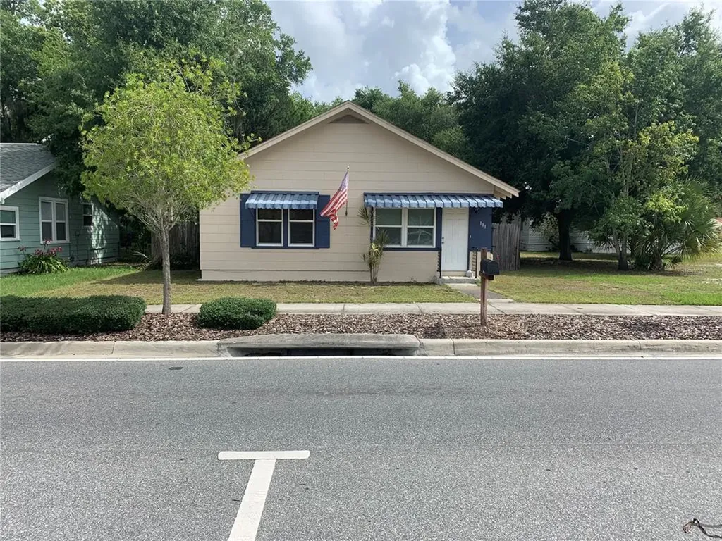 111 E Caroline Street Tavares FL 32778