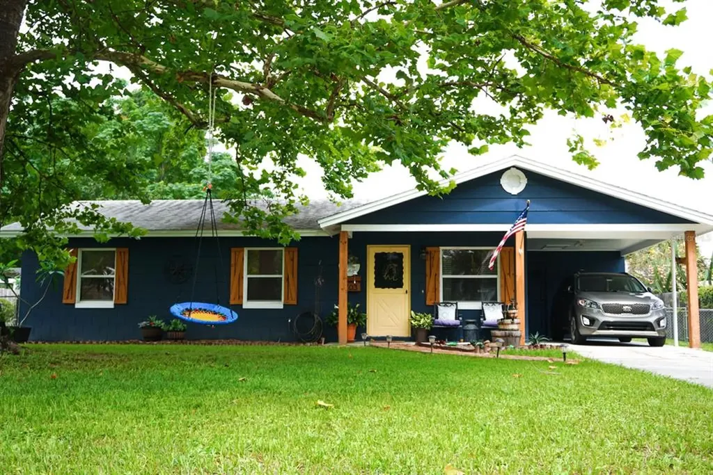 703 N Disston Avenue Tavares FL 32778