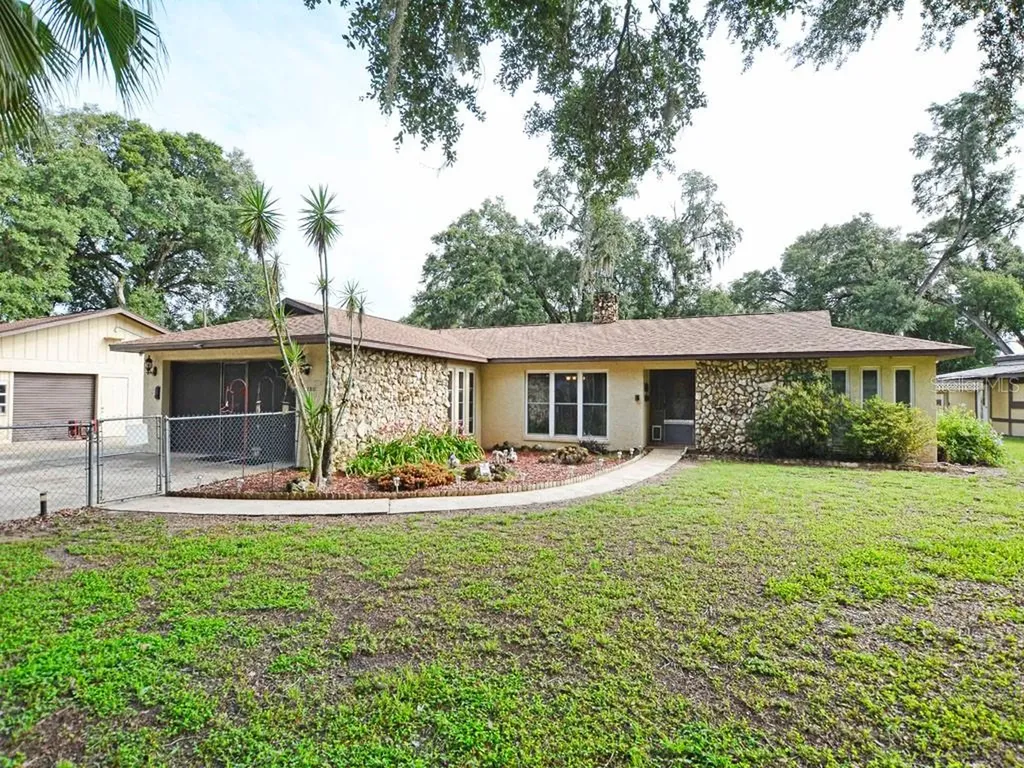 17611 SE 283rd Avenue Umatilla FL 32784