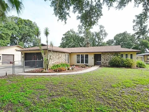 17611 SE 283rd Avenue Umatilla FL 32784