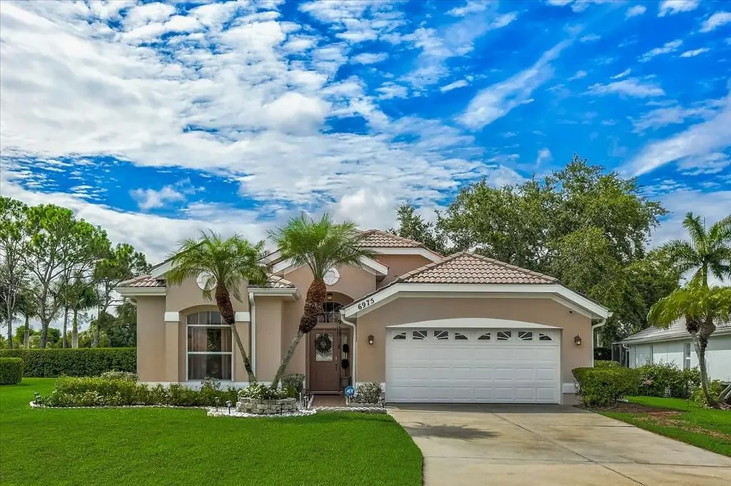 6975 Superior Street Circle Sarasota FL 34243