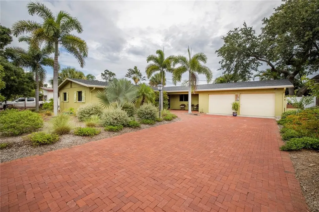 6607 Blue Heron Drive S St Petersburg FL 33707