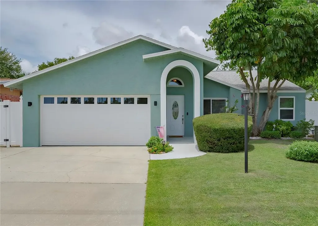 6527 40th Avenue N St Petersburg FL 33709