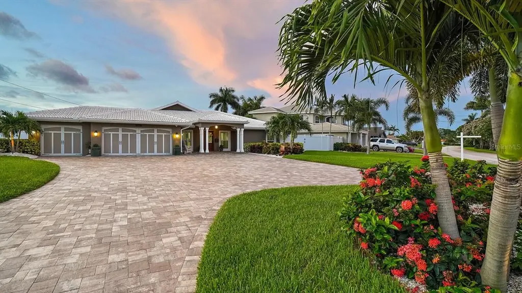 1091 79th Street S St Petersburg FL 33707