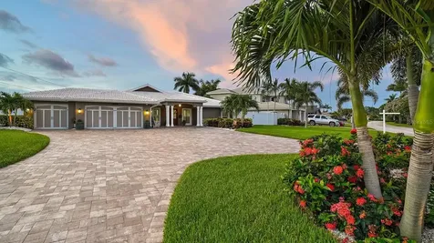 1091 79th Street S St Petersburg FL 33707