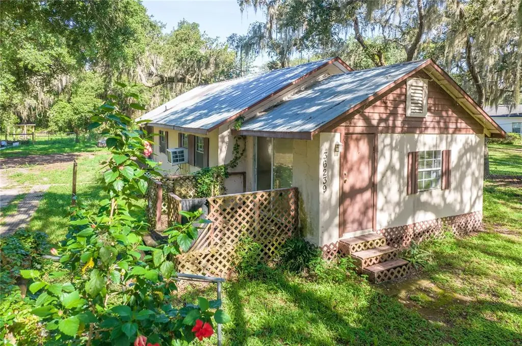 36239 Emeralda Avenue Leesburg FL 34788