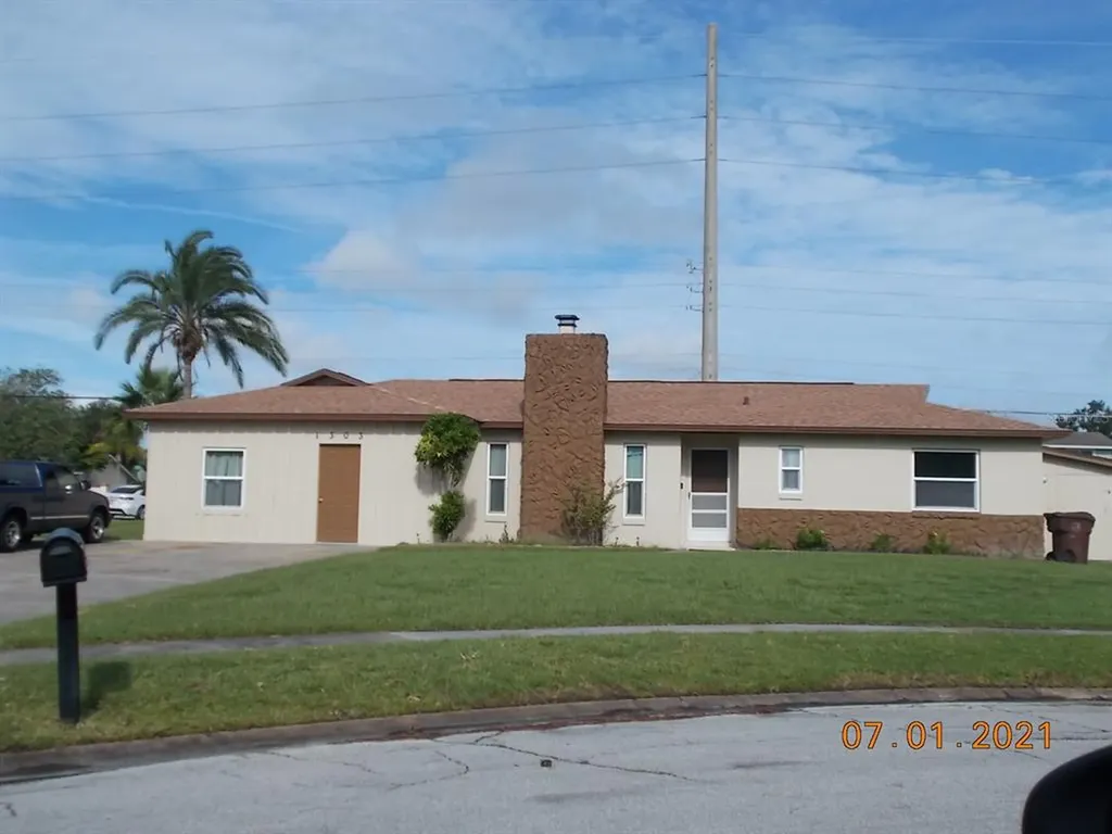 1303 Oakwood Court Kissimmee FL 34744