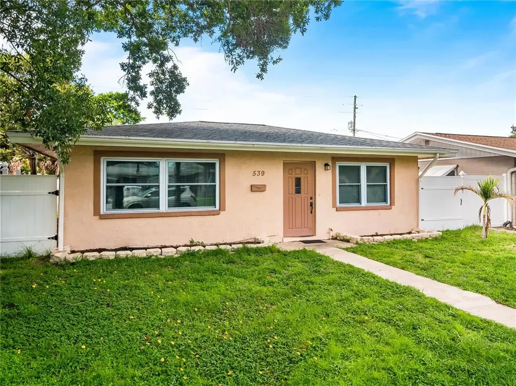 539 75th Avenue N St Petersburg FL 33702