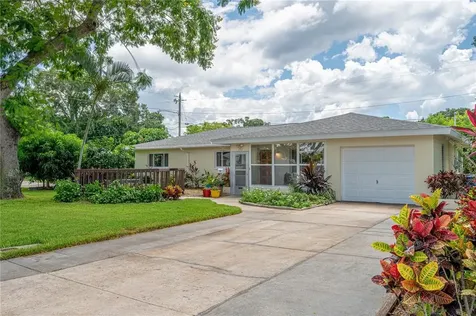752 55th Avenue S St Petersburg FL 33705