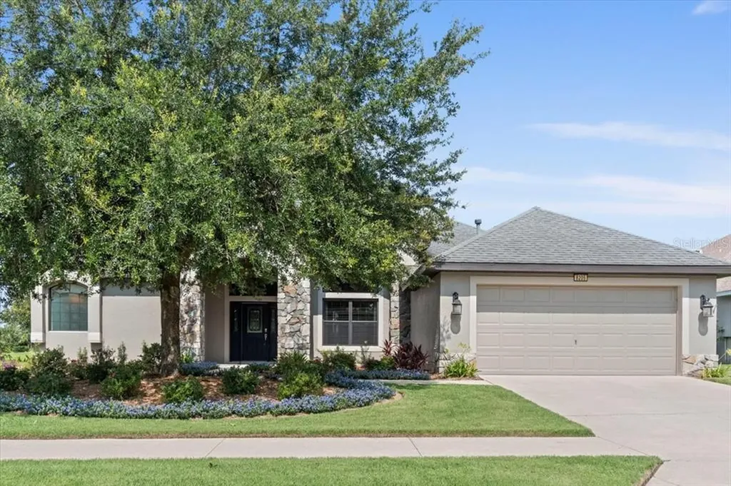 8205 Bridgeport Bay Circle Mount Dora FL 32757