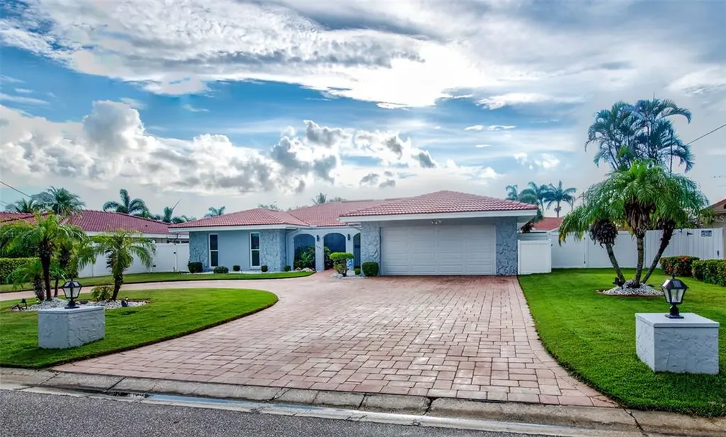 1492 Sea Gull Drive S St Petersburg FL 33707