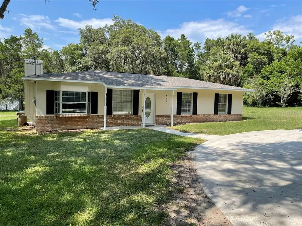 6209 Richland Avenue Leesburg FL 34748