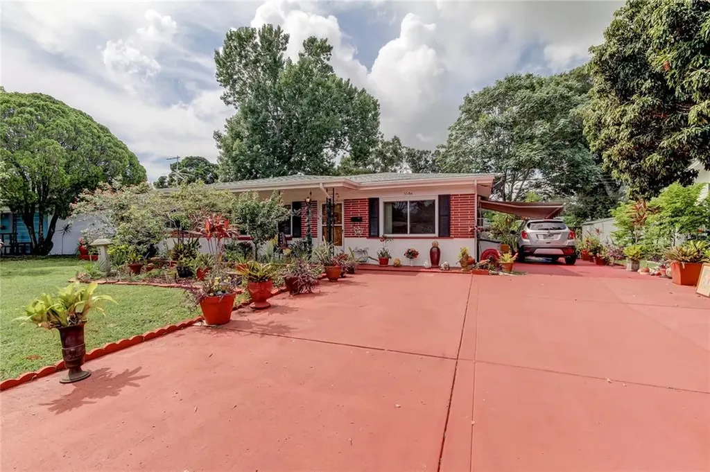 5586 30th Avenue N St Petersburg FL 33710