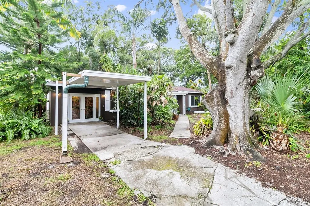 4104 W Knights Avenue Tampa FL 33611