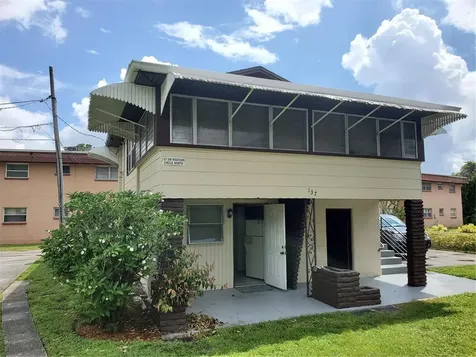 137 SW Madison Circle N St Petersburg FL 33703