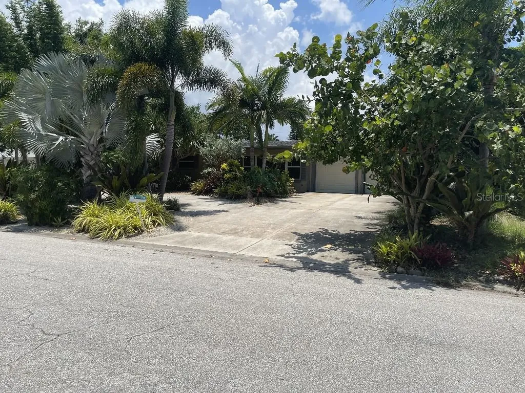 2708 Wisteria Place Sarasota FL 34239