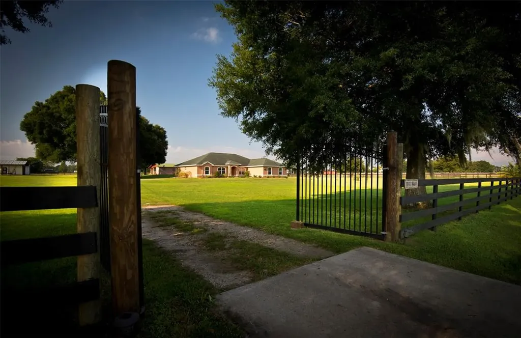 1550 NE 105th Lane Anthony FL 32617