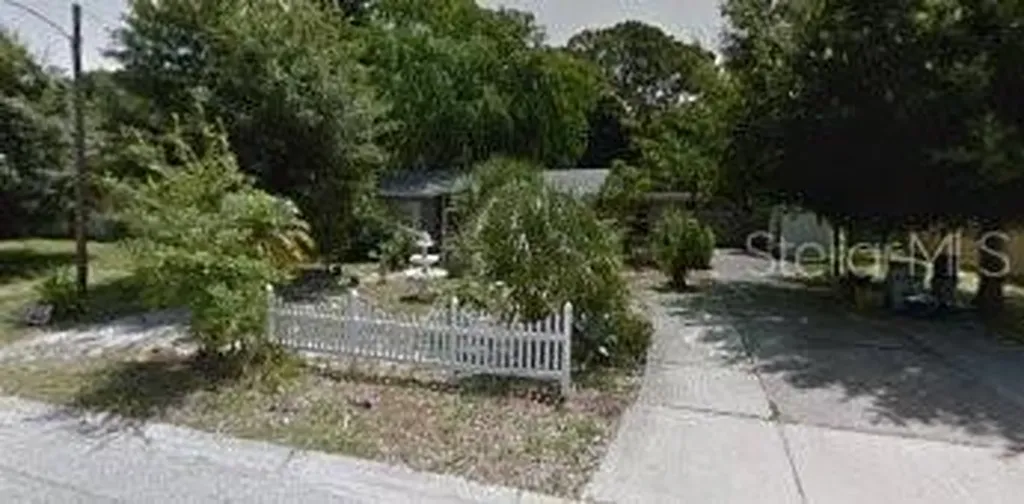 704 Seeds Avenue Sarasota FL 34237