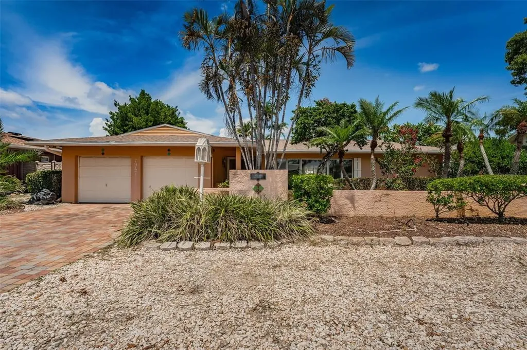 7947 9th Avenue S St Petersburg FL 33707