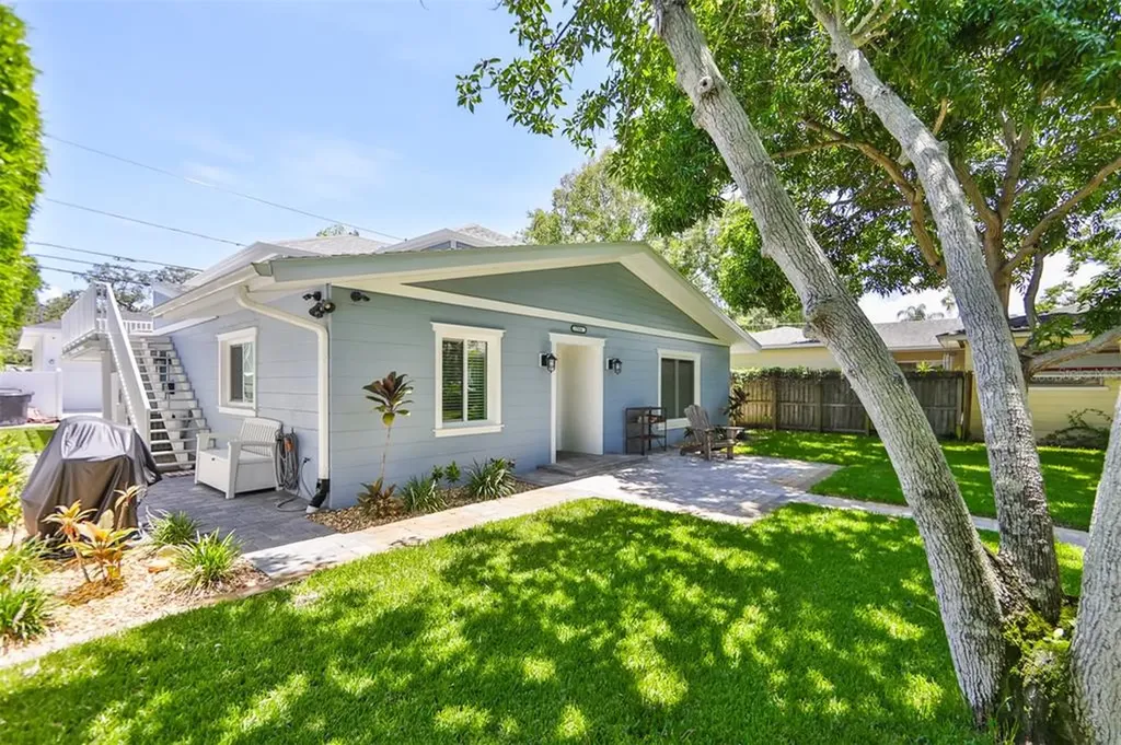 784 28th Avenue N St Petersburg FL 33704