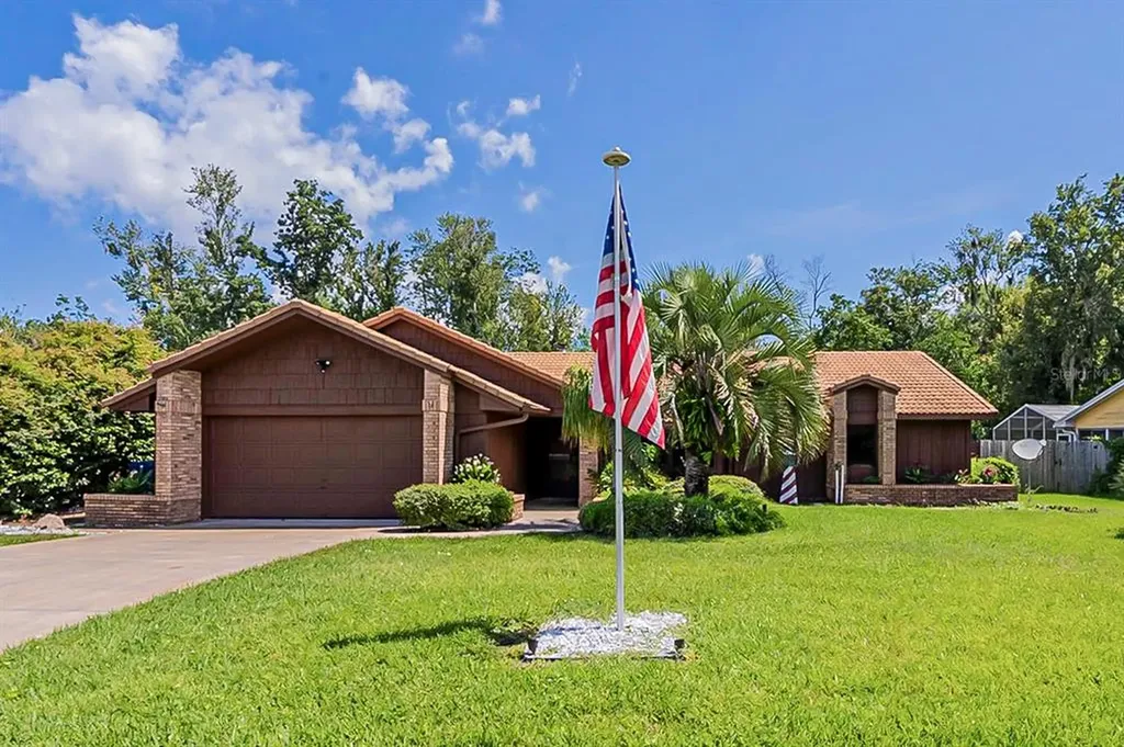 108 E Delaware Street Tavares FL 32778