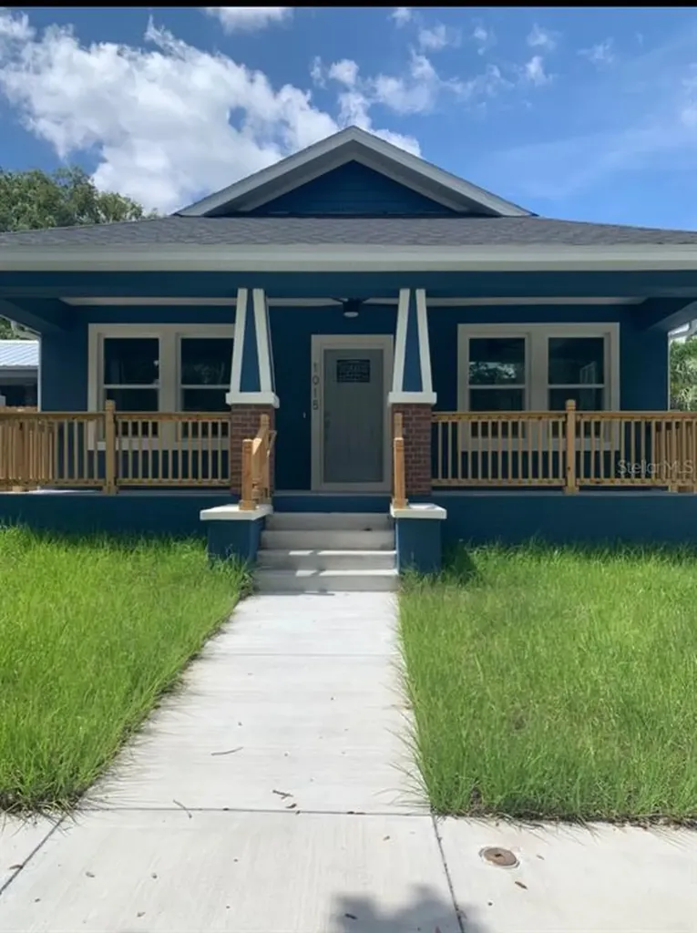 1015 E Crenshaw Street Tampa FL 33604