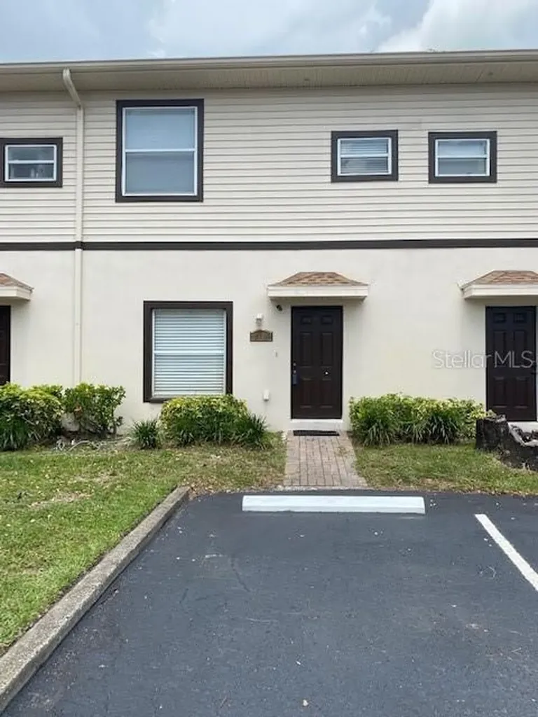 2108 Oak Chace Court Tampa FL 33613