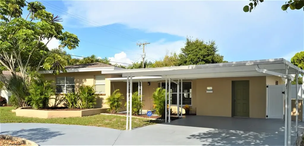 2702 Kilgore Place Sarasota FL 34235