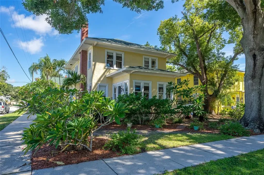 935 16th Avenue N St Petersburg FL 33704