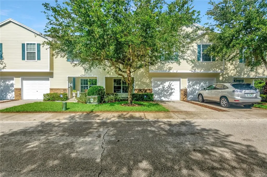 208 Woodknoll Place Valrico FL 33594