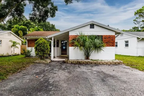 217 SW Lincoln Circle N St Petersburg FL 33703