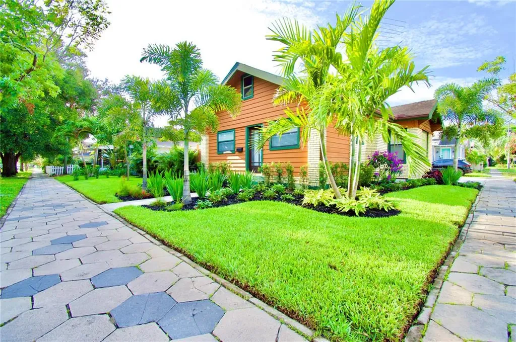 306 10th Avenue NE St Petersburg FL 33701