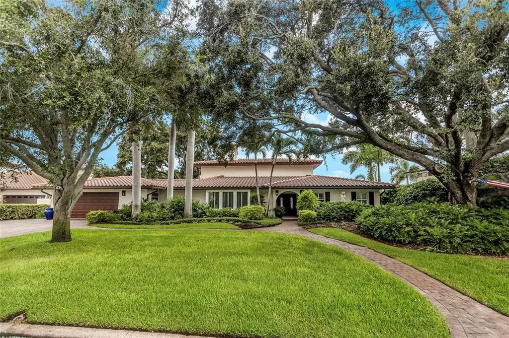 973 31st Terrace NE St Petersburg FL 33704