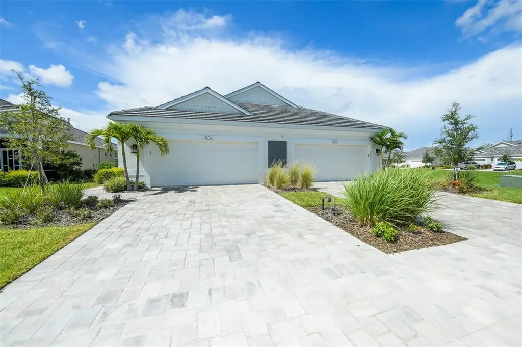 7606 Campus Cove Sarasota FL 34243