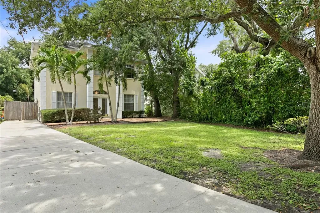 2929 W Knights Avenue Tampa FL 33611