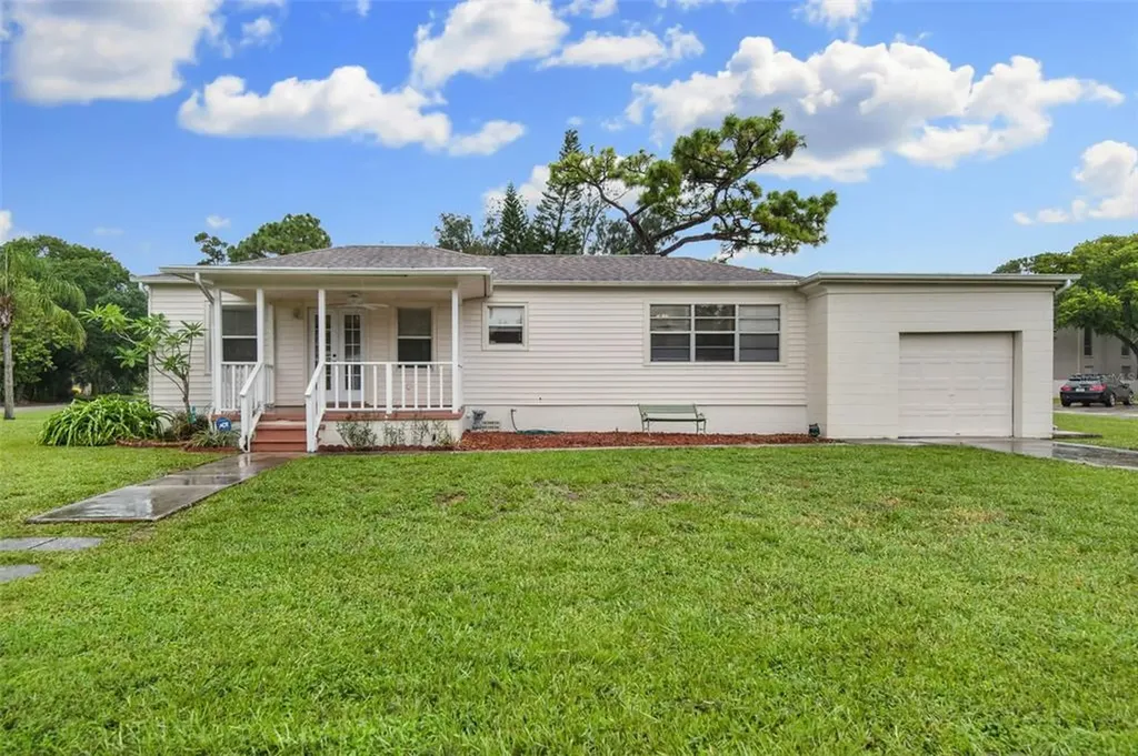 146 NE Madison Circle N St Petersburg FL 33702
