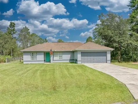 12 Malauka Lane Drive Ocklawaha FL 32179