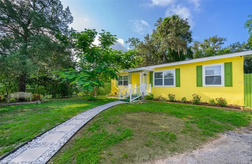 106 Palm Leaf Avenue Lake Wales FL 33898