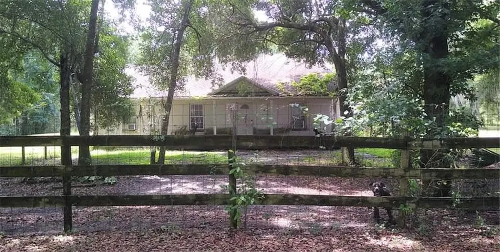 7807 Cr 772 Webster FL 33597