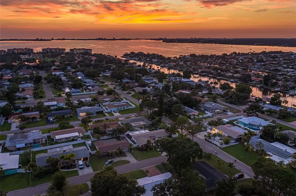 4091 50th Avenue S St Petersburg FL 33711