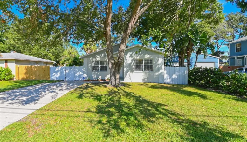 3107 W Van Buren Drive Tampa FL 33611