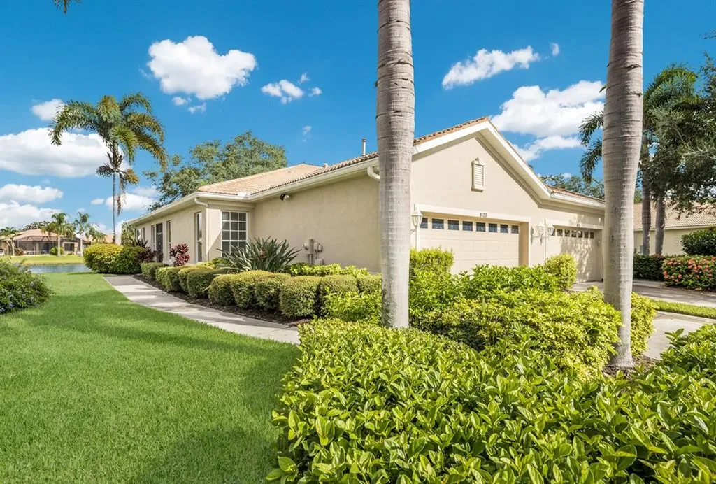 8123 Victoria Falls Circle Sarasota FL 34243