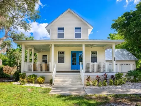 2402 6th Avenue W Bradenton FL 34205
