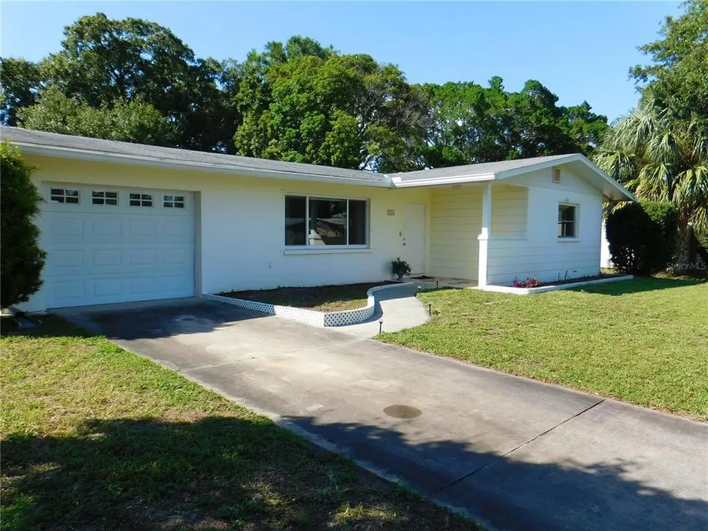 3204 Highland Avenue W Bradenton FL 34205