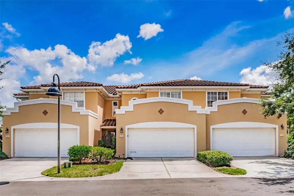 204 Valencia Circle St Petersburg FL 33716