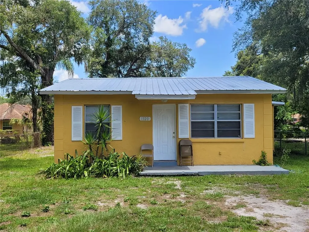 1320 E Ohio Street Plant City FL 33563