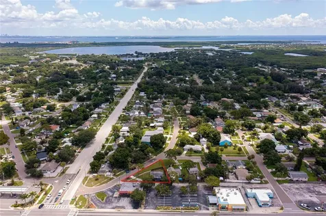 300 82nd Avenue N St Petersburg FL 33702